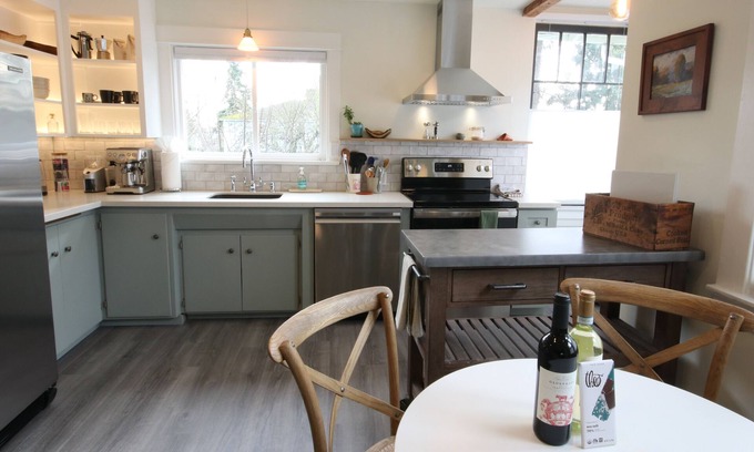 West Woodland House | 1912 Historic Ballard Craftsmann5 Bed 2 Bath Yard Parking