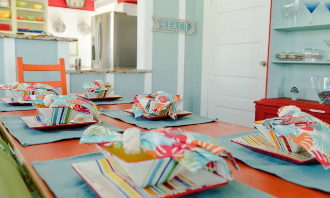 Galveston House | 1913 Coastal Cottage-1 Block to BEACH! Private backyard-Pet friendly-FREE WIFI!