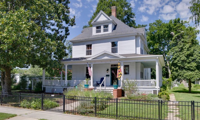 Cambridge House | 1915 Historic Cambridge Property w/Fire Pit!