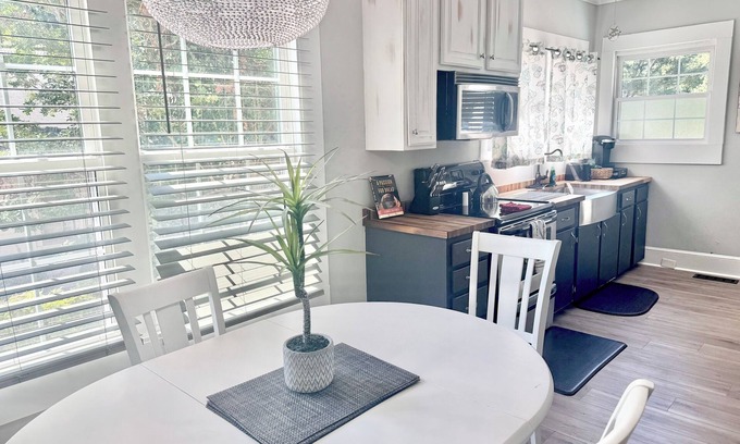 Cary House | 1918 Downtown Cary w/4BR+3BA ~ walk 2 new park shops breweries & restaurants!