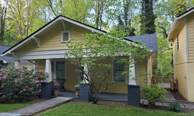 Saluda House | 1920's and 2020's.the best of both!