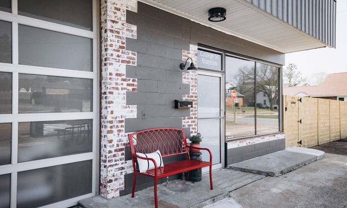 Dickson House | 1920 Station Reno. Pet friendly! Walking distance to eats, activities, & parks.