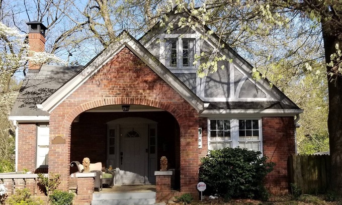 Sylvan Hills House | 1920s Historic Charmer - Convenient Comfortable Cozy Close to DWNT & Sites