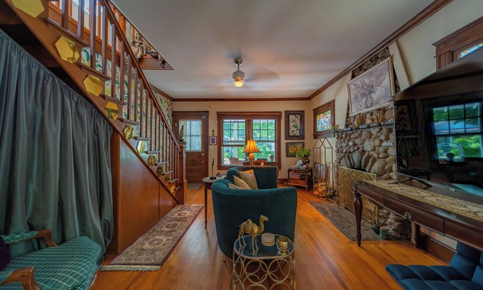 Phoenicia House | 1920s Phoenicia Bungalow w/Vintage Furnishings, Sauna, Fireplace, & Fenced Yard