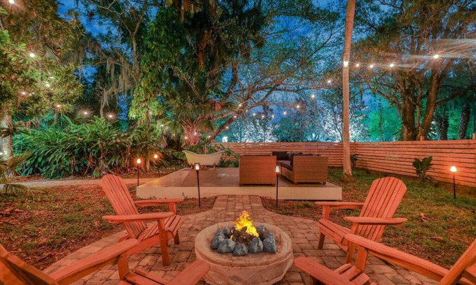 Vero Beach South House | 1920s Speakeasy, Horses & Hot Tub | 5mi to Beach