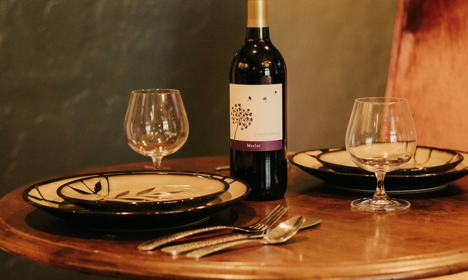 The Flats Apartment | 1920s Speakeasy Themed Suite