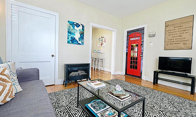 Lower Greenville Apartment | 1920s Urban Charm, Lower-Greenville Ave Area