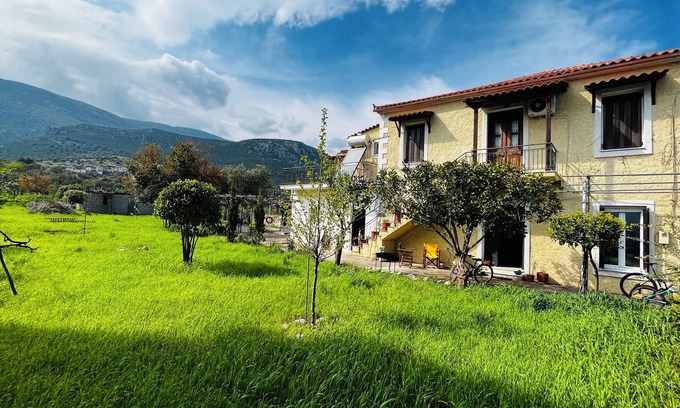 Sipiada Cottage | 1927 Country House