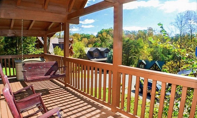 Pigeon Forge Cabin | 193 m² Cabin ∙ 3 bedrooms ∙ 10 guests