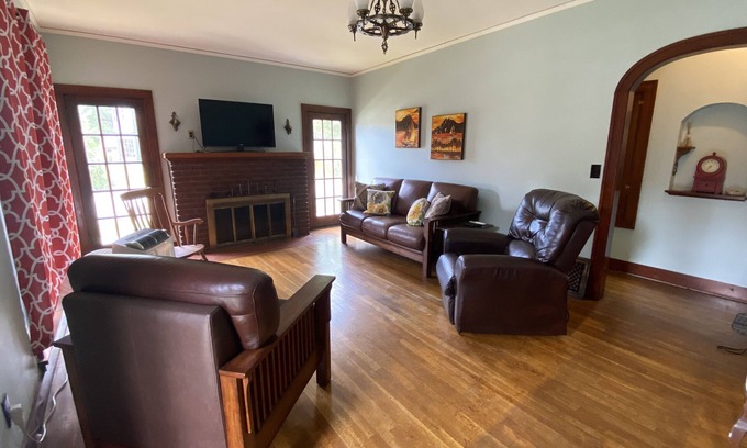 Weiser House | 1930 Bungalow near downtown Weiser