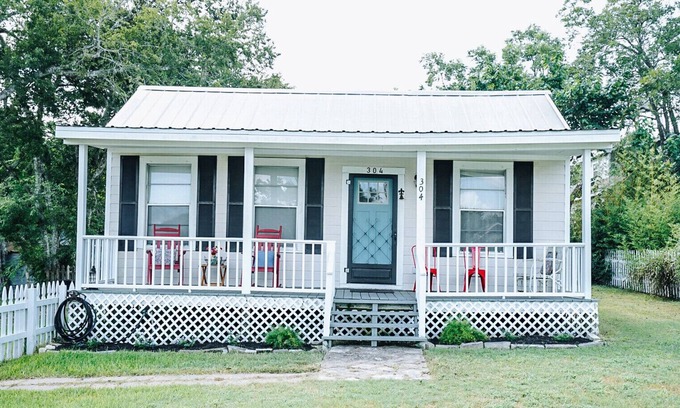 Fayetteville House | 1930's Charm in Historic Fayetteville