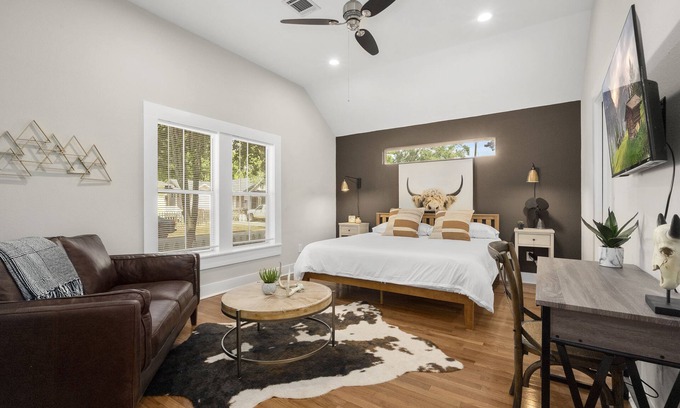 Tomball Cottage | 1930s Home, King bed, sleeps 8, Gameroom, walk to Main St