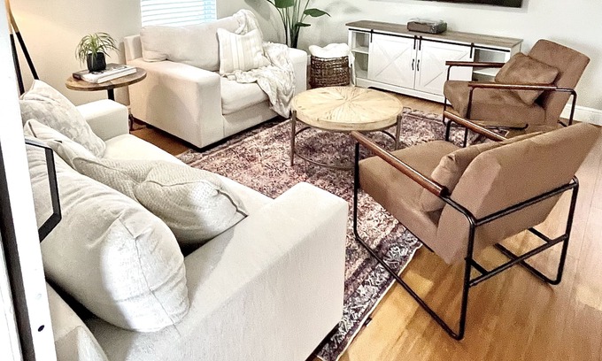 Mount Dora Cottage | “1933” Sleeps 6, King Beds, Spacious, 5 min walk to downtown Mt. Dora