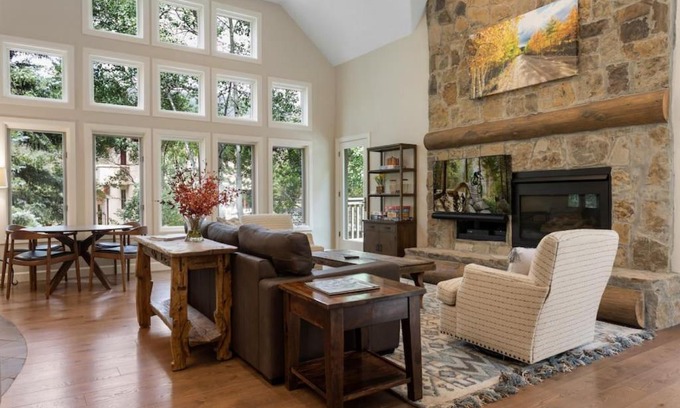 Highland Meadows House | 1935 Vermont Road A