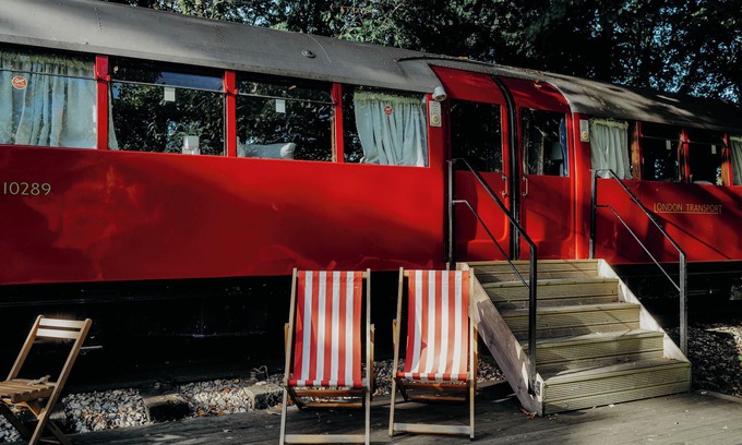 Thorpe Morieux House | 1938 London Tube Carriage with hot tub in adult's only retreat