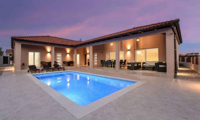Debeljak Villa | 194 m² Villa ∙ 3 bedrooms ∙ 8 guests