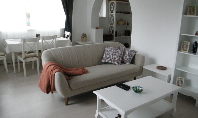 Sector 1 House | 1942 fully renovated cottage