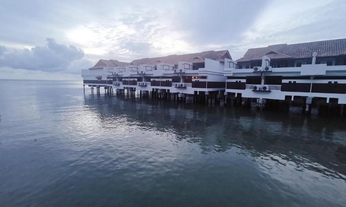 Taman Tanjung House | 1942 water chalet-Nice sea view