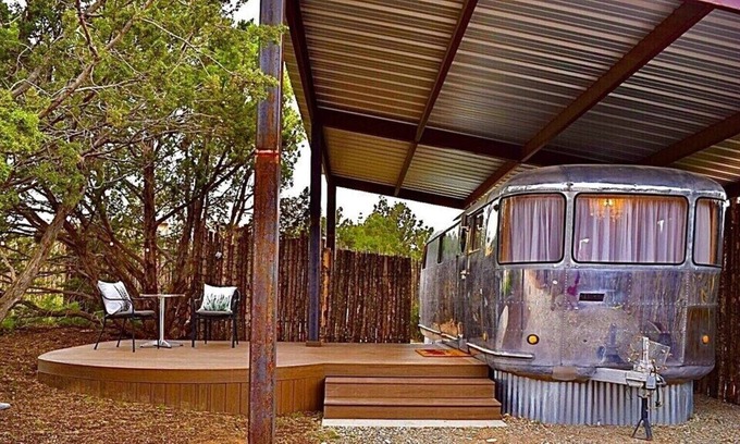 La Cienaga House | 1948 Spartan Camper - Vintage feel, beautifully renovated!