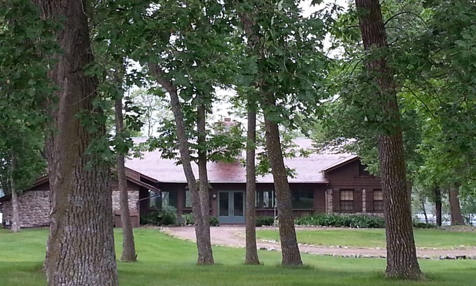 Frazee Cabin | 1948 Waterfront LodgenRustic ElegancenFall Color! nCouples/Staff Getawaynnnn