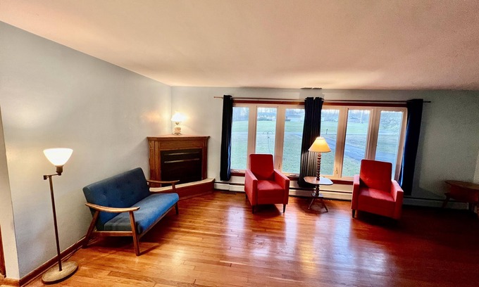 New Bedford House | 1959 Mid-Century Retro Home on 5 acres