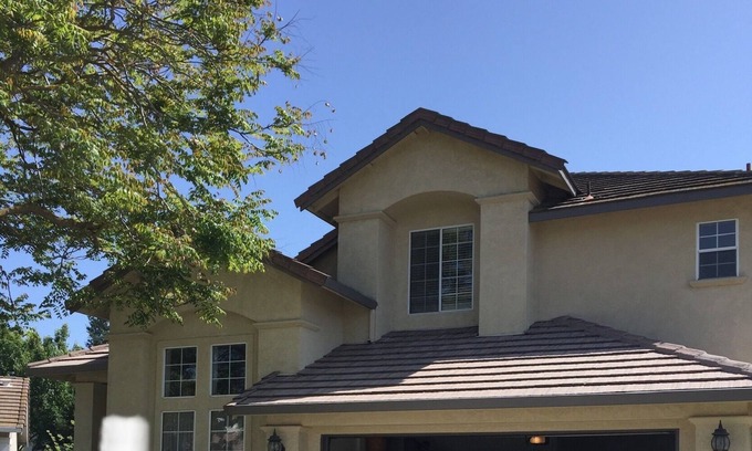 Lathrop House | 1994 built Large house 3/3/3 WiFI TV kitchen W/D Tons of Parking