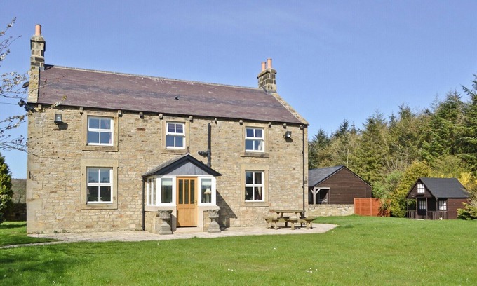 Stocksfield Cottage | 19th century farmhouse with games room, woodburning stove and lovely countryside views.