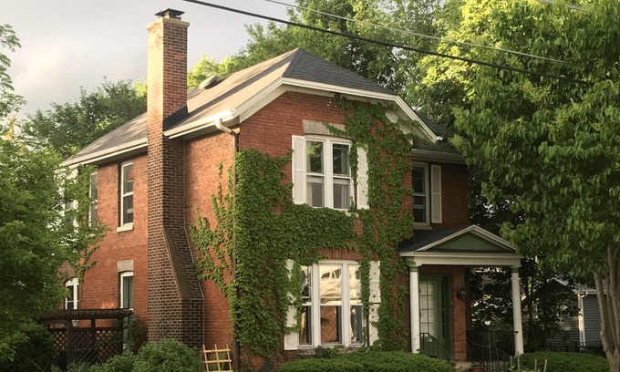 West Chicago House | 19th Century Charm - Kid Friendly - Fire Pit