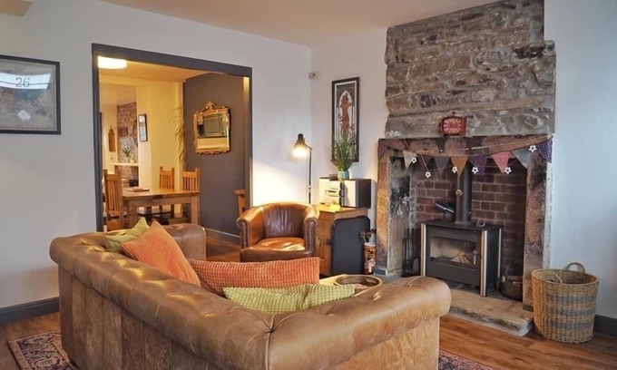 Barnoldswick House | 19th century cosy cottage