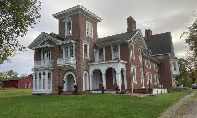 Uniontown House | 19th Century Mansion/Farm House