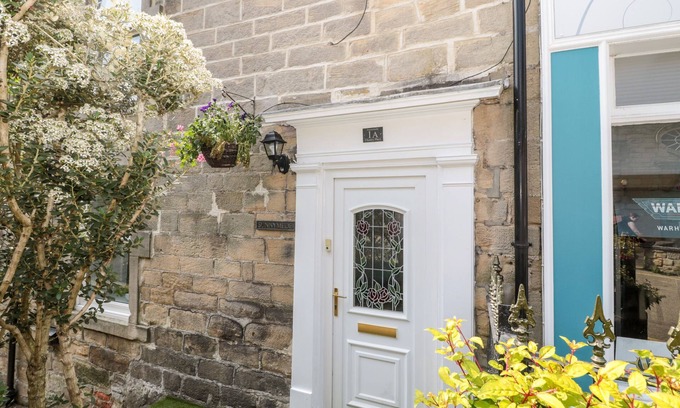 Morpeth Cottage | 1A CHANTRY PLACE, family friendly, with a garden in Morpeth