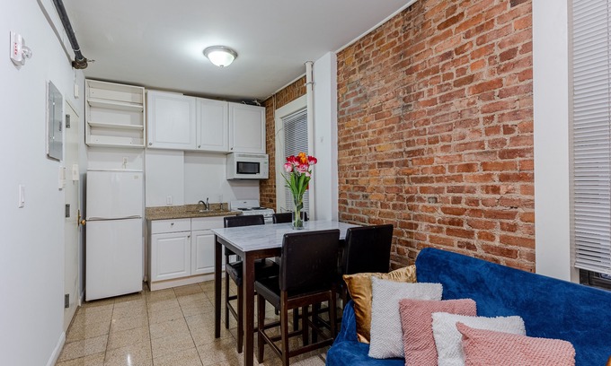 East Harlem Apartment | (1A) Two Bedroom Apt. in NY Just Off Park Ave.