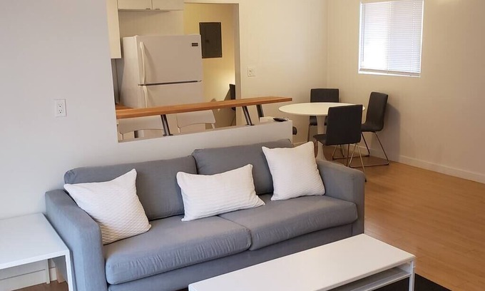 Koreatown Apartment | ☀️1BD Apt in Koreatown by Just Bring Your Toothbrush☀️