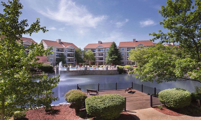 Table Rock Hotel | 1BD Deluxe/Branson - Pools, Gym, BBQ, Game Room!