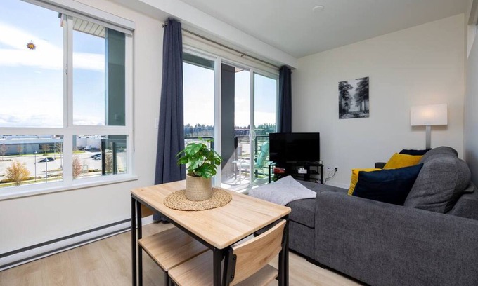 Tsawwassen Condo | 1BD Tsawwassen Gem with free parking on premises