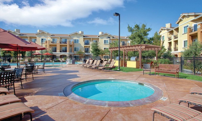 Napa Apartment | 1BDRM + 1 Sleep Sofa, sleeps 4-Shuttle to Bottle Rock only 5 minutes Away!