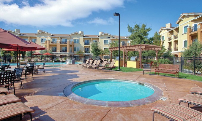 Napa Apartment | 1BDRM + 1 Sleep Sofa, sleeps 4-Shuttle to Bottle Rock only 5 minutes Away!