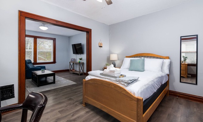 St. Louis Apartment | 1bed/1bath with laundry in Princeton Heights