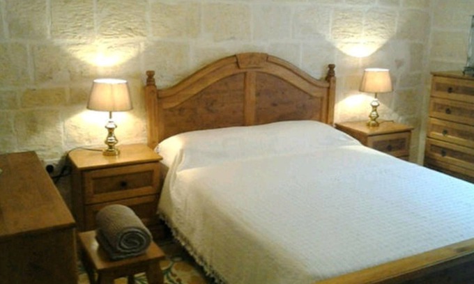 Birgu Apartment | 1Bedroom Apartment Located In The Ancient Medieval Village Of Vittoriosa with AC