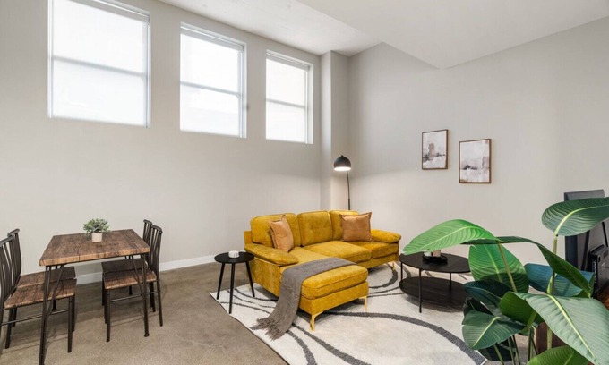 Downtown Cincinnati Apartment | 1Bedroom | Downtown | Gym & Coworking space + Wifi