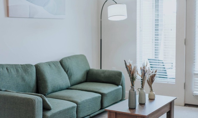 People's Freeway Apartment | 1Bedroom Romantic Escape - Salt Lake Stay
