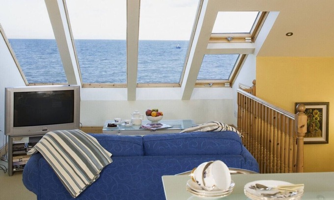 Skerries Apartment | 1bedroomed+lounge, kitchen and bathroom, sleeps max 4 people