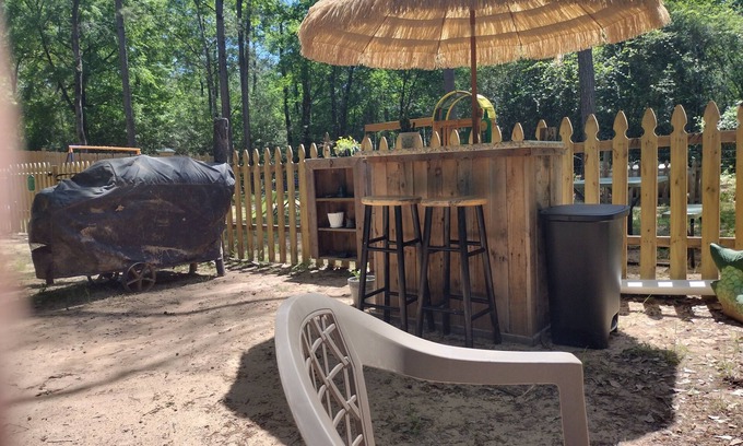 Plantersville House | 1BR 32' RV Texas Renaissance Festival 5 min. The Street is 1 from HBO Series.