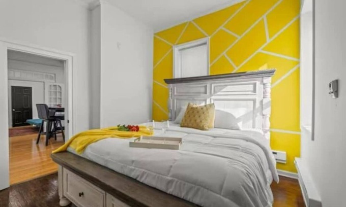 West Philadelphia Hotel | 1BR Apartment Cozy King bed