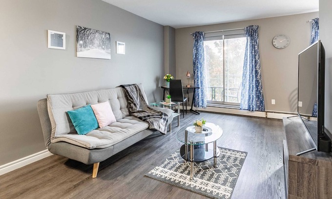 Rosedale Apartment | 1BR Apartment in Glenview West