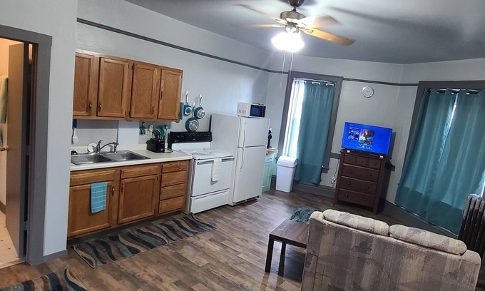 South Range Apartment | 1BR Apt Near MTU, Houghton & Keweenaw w/Full Amenities Close to Dining & Bars