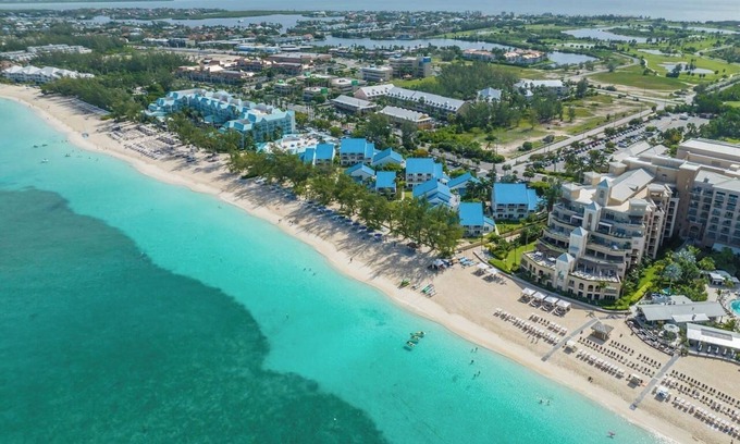 Seven Mile Beach Apartment | 1BR beachfront condo with direct beach access, between Ritz-Carlton & Westin