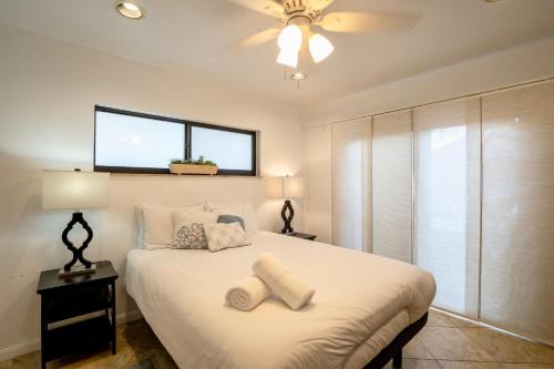 Hendricks and Venice Isles House | 1BR C direct on the water shared deck Free kayaks