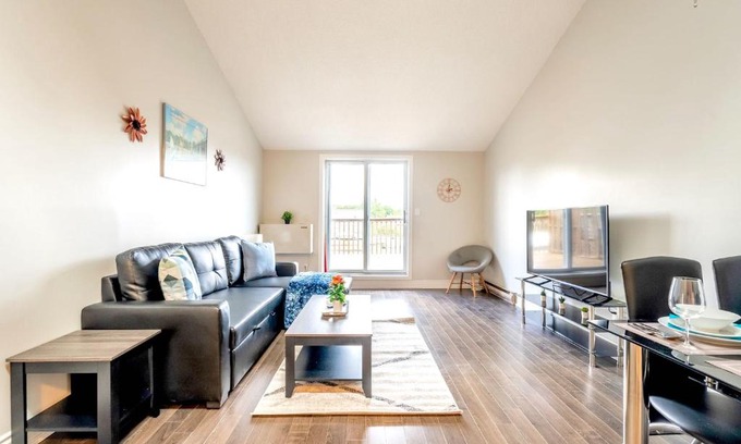 Cambridge Apartment | 1BR Condo - Near Cambridge trail and park