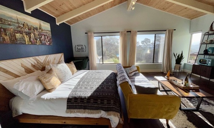 Northeast Carmel House | ☆1BR Dog friendly monthly gateway w/Carmel Valley Views +mins from Carmel Beach